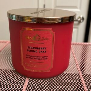 NWT Bath & Body Works/White Barn Strawberry Pound Cake Candle.